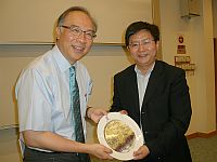 Prof. Jack Cheng (left), Pro-Vice-Chancellor of CUHK presents a souvenir to Mr. Yang Huolin (right), Director of Supervision Department, Ministry of Education